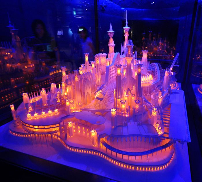 A Paper Craft Castle On the Ocean  (10 pics)