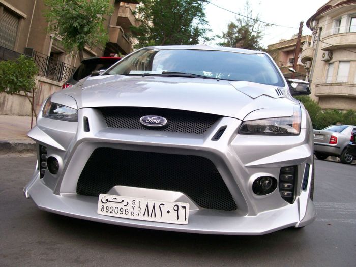 Modified Ford Focus  (8 pics)