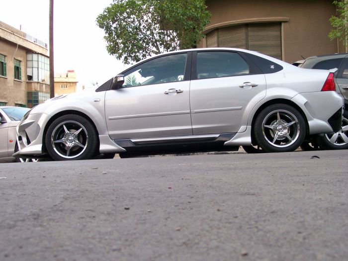 Modified Ford Focus  (8 pics)