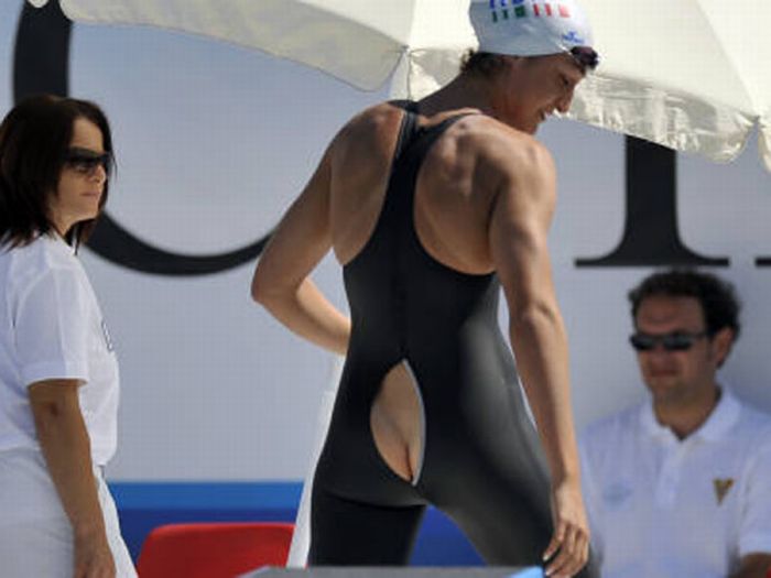 Top Italian swimmer is disqualified because of wardrobe malfunction (5 pics...
