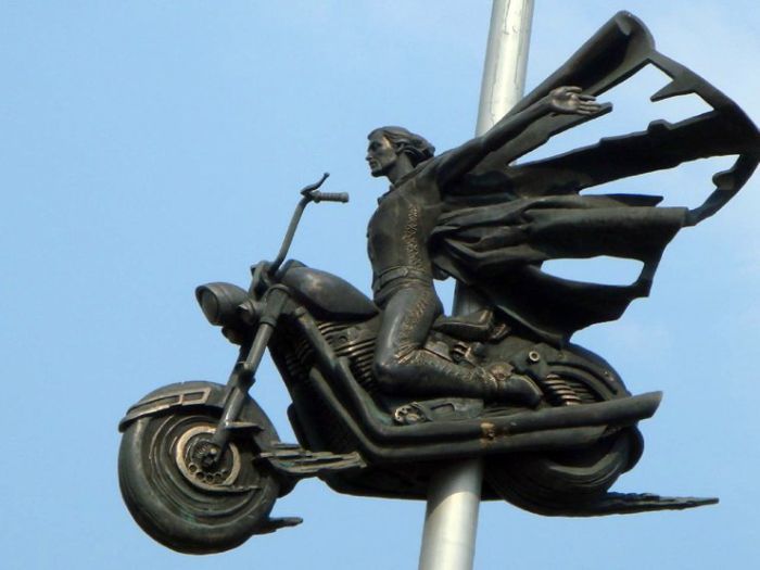 Dead bikers monument (5 pics)