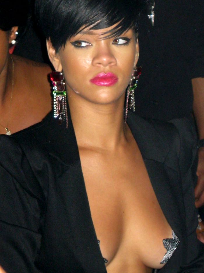 Rihanna celebrating the Independence Day at Tao Nightclub in Las Vegas  (10 pics)