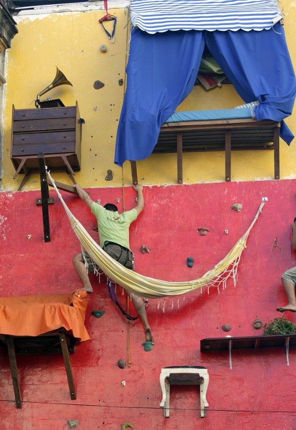 Hanging out eating, reading and sleeping (11 pics)