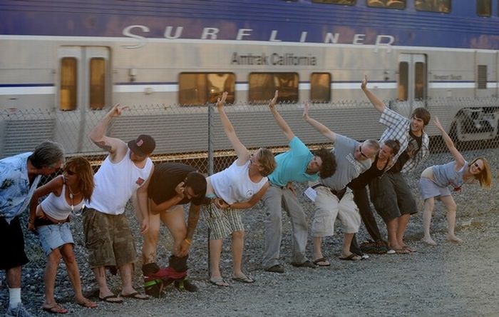"Mooning of the trains"  in OC, California (16 pics)