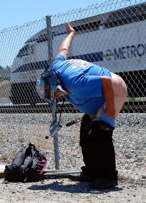 "Mooning of the trains"  in OC, California (16 pics)