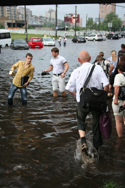 A flood in Kiev, Ukraine  (42 pics)