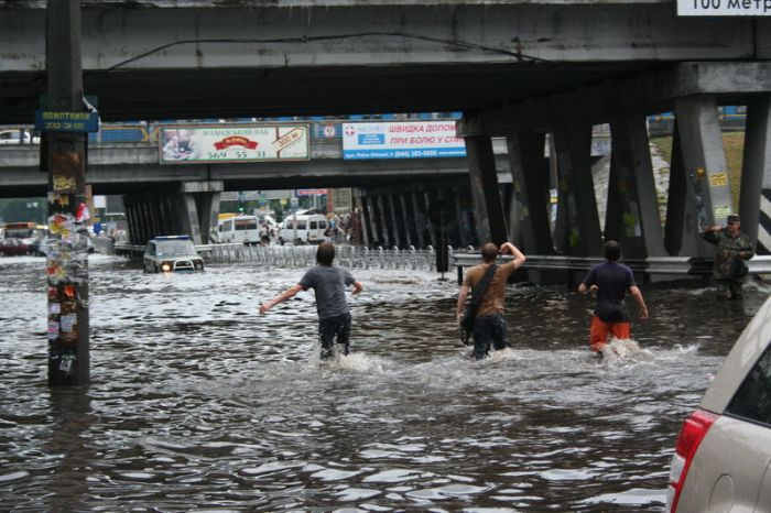 A flood in Kiev, Ukraine  (42 pics)