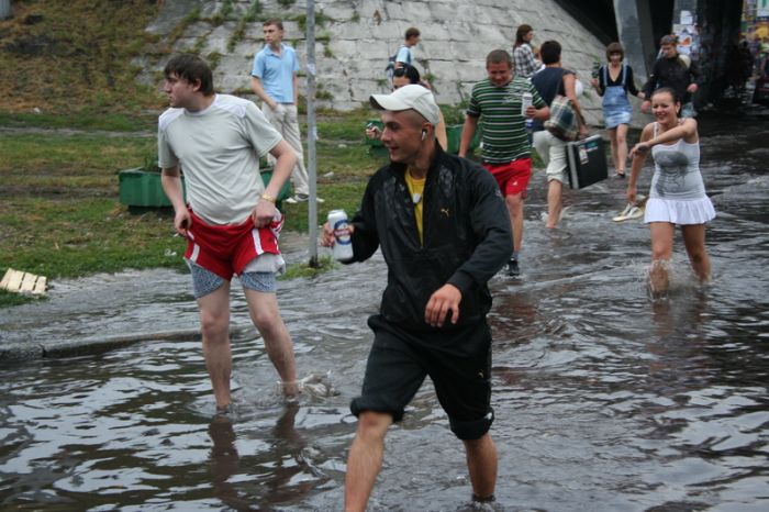 A flood in Kiev, Ukraine  (42 pics)