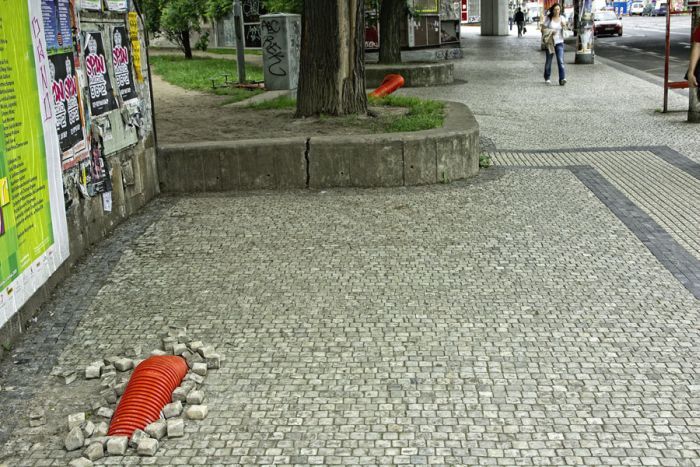 The Mongolian Death Worm in Prague (8 pics)