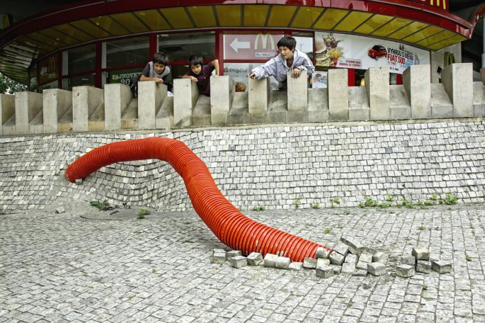 The Mongolian Death Worm in Prague (8 pics)