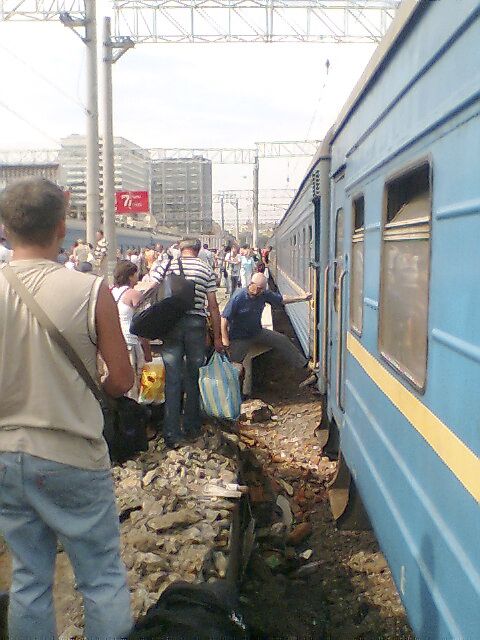 It's not easy to get on your train in Moscow (5 pics)