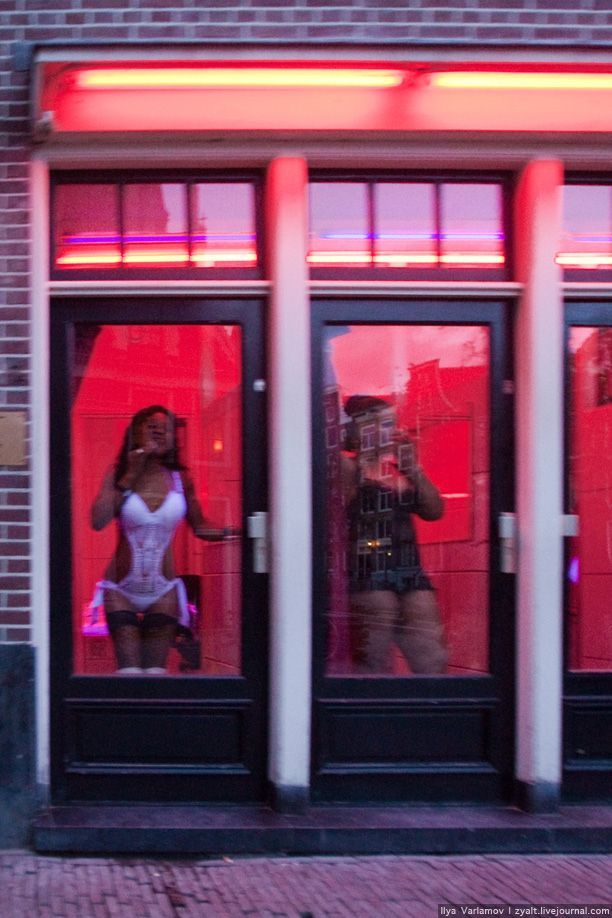 Red Light District In Amsterdam 23 Pics