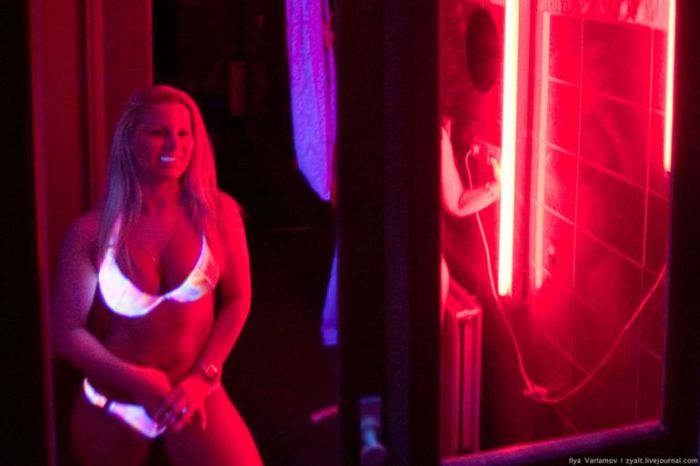 Red Light District in Amsterdam (23 pics)