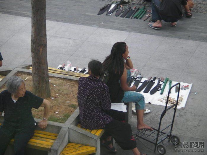 Illegal gun sales on the streets of China (11 pics)