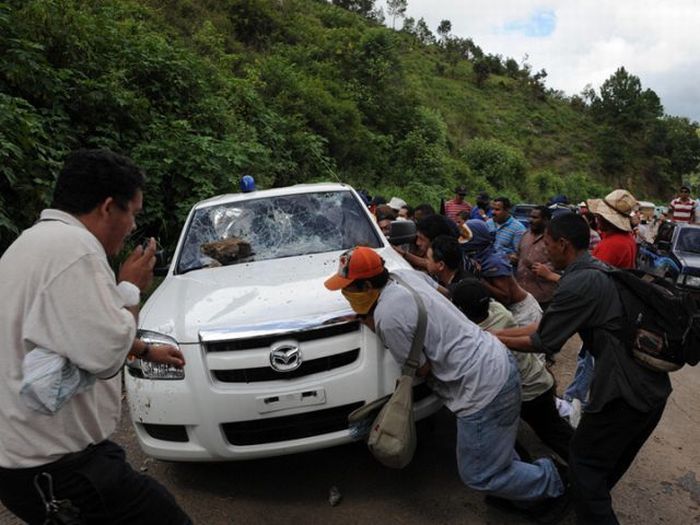 Honduras Riots (6 pics)