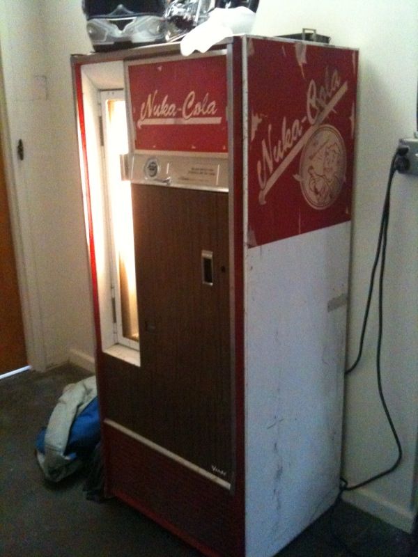 Nuka Cola Vending Machine (7 pics)