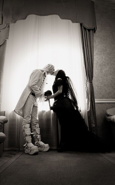 Goth Wedding in Russia (33 pics)