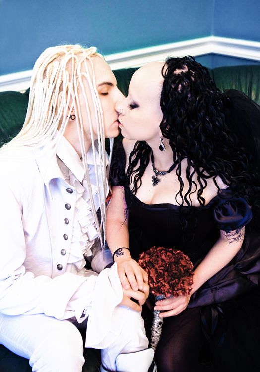 Goth Wedding in Russia (33 pics)
