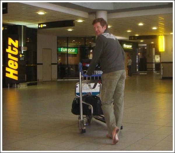 Man with no shoes (22 pics)