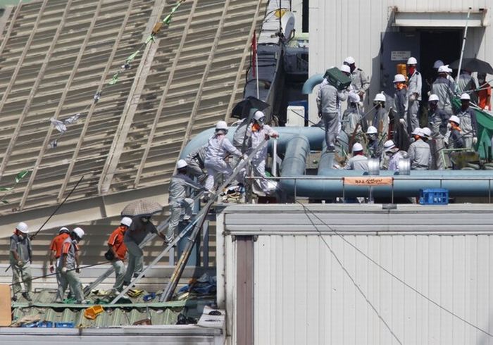 SsangYong workers fight the South Korean police (28 pics)