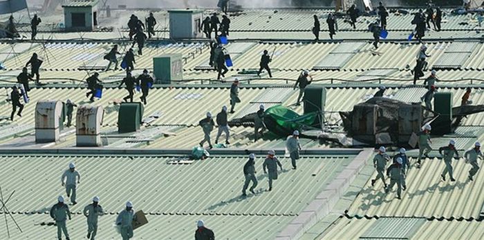 SsangYong workers fight the South Korean police (28 pics)