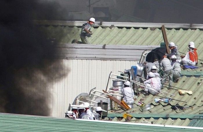 SsangYong workers fight the South Korean police (28 pics)