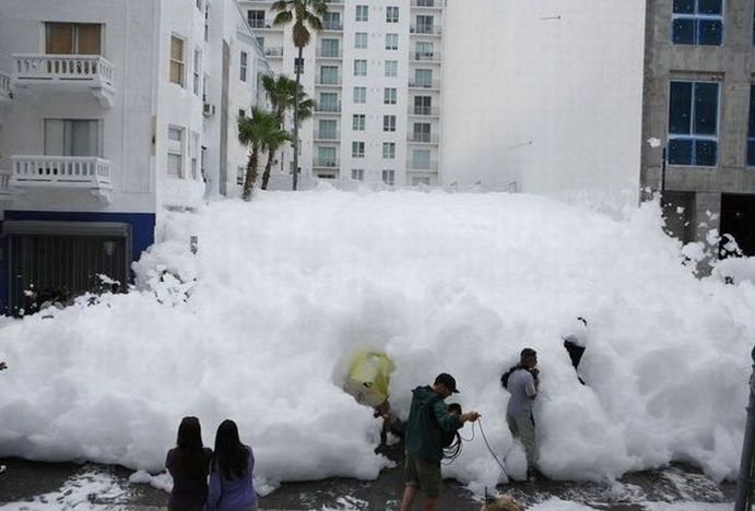 Foam in the city streets (53 pics)