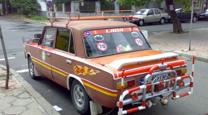 Strange Russian car found on the streets of Bulgaria  (3 pics)