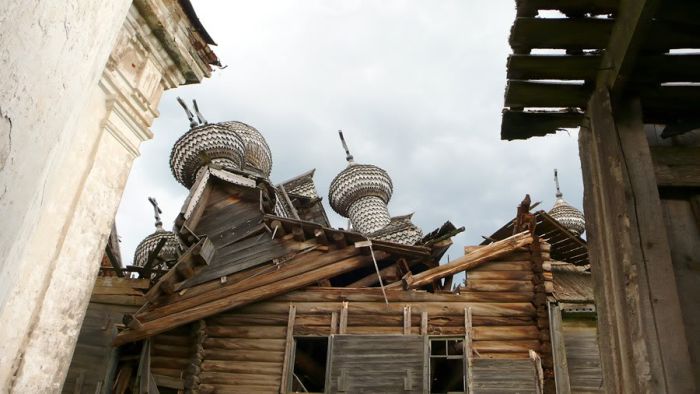 Collapsed Church (5 pics)