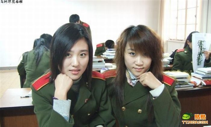 Chinese army girls on and after the duty (11 pics)