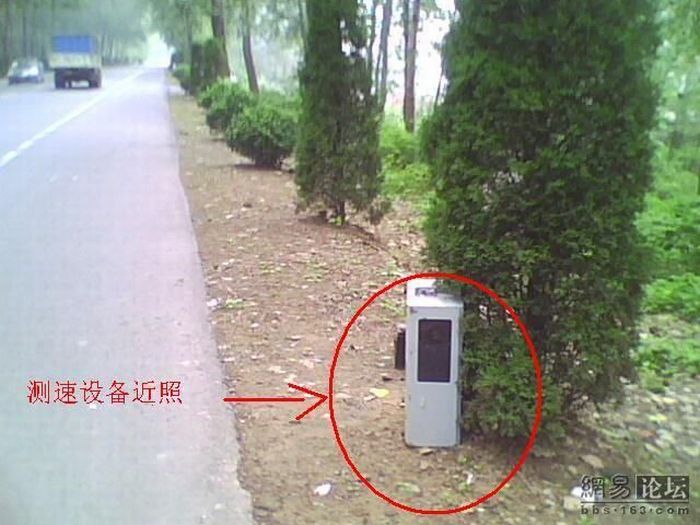 Speed detection device in China (6 pics)