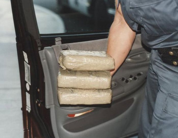 How to hide cocaine in the cars? (14 pics)