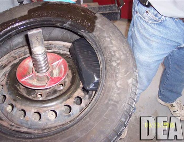 How to hide cocaine in the cars? (14 pics)
