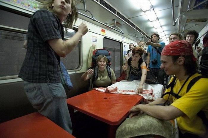 Once upon a time in subway (57 pics)