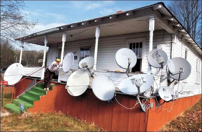 Satellite dishes around the world (37 pics)