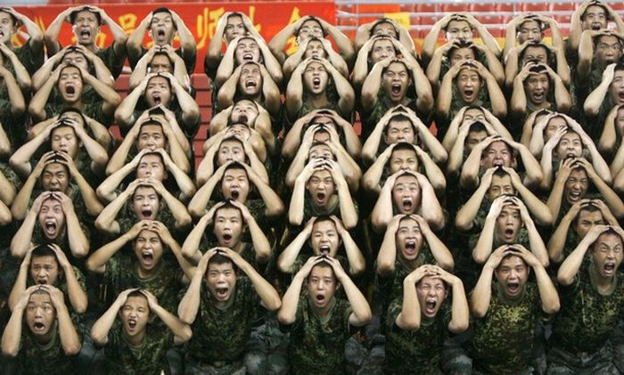 Funny Chinese Soldiers (12 pics)