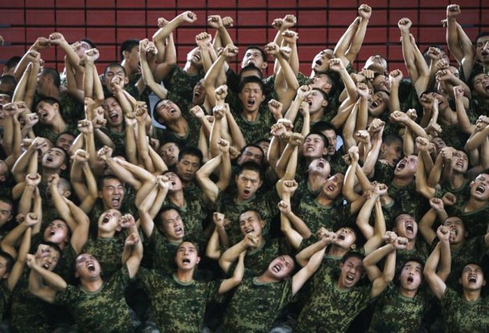 Funny Chinese Soldiers (12 pics)
