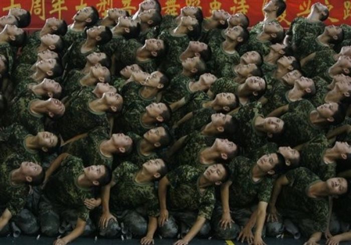 Funny Chinese Soldiers (12 pics)