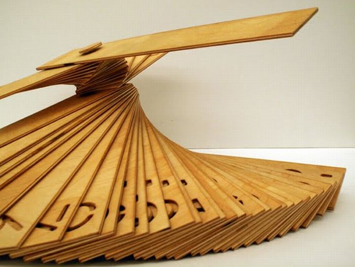 Unusual Wooden Calendar (5 pics)