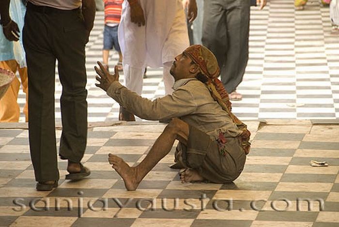 Crippled beggars of India (17 pics)