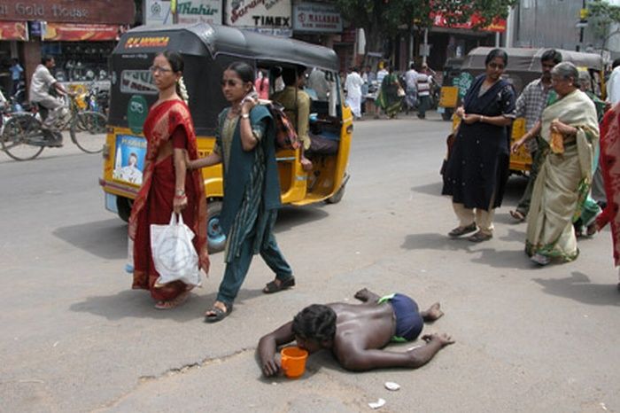 Crippled beggars of India (17 pics)