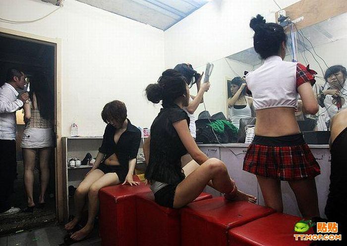 Chinese Go-Go Girls (10 pics)