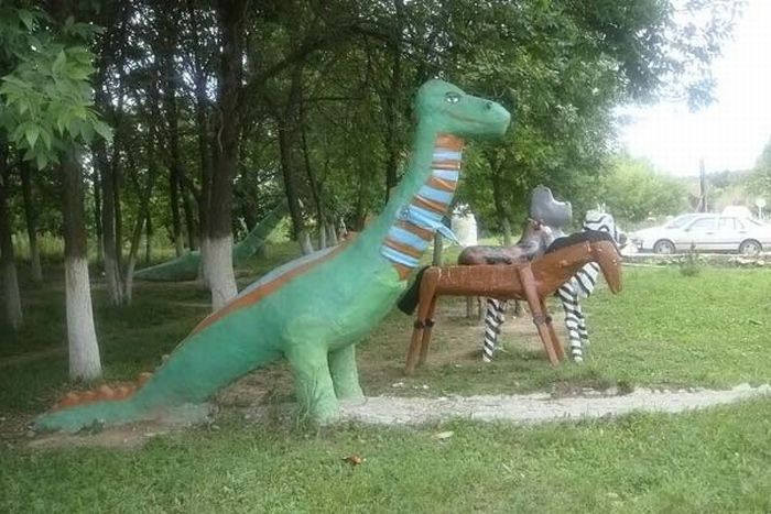 Creepy Playground (38 pics)