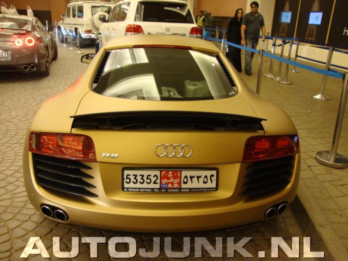 Golden Audi R8 from Dubai (4 pics)