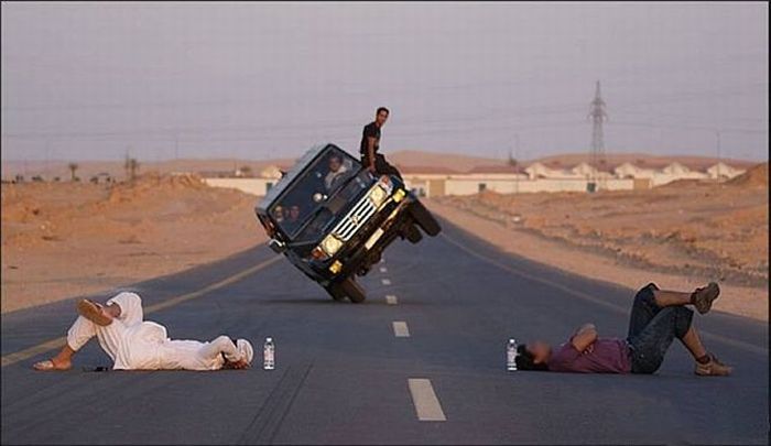 Crazy car stunts (14 pics)