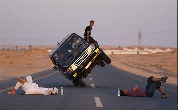 Crazy car stunts (14 pics)
