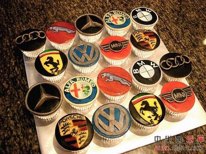 Car Cakes (22 pics)
