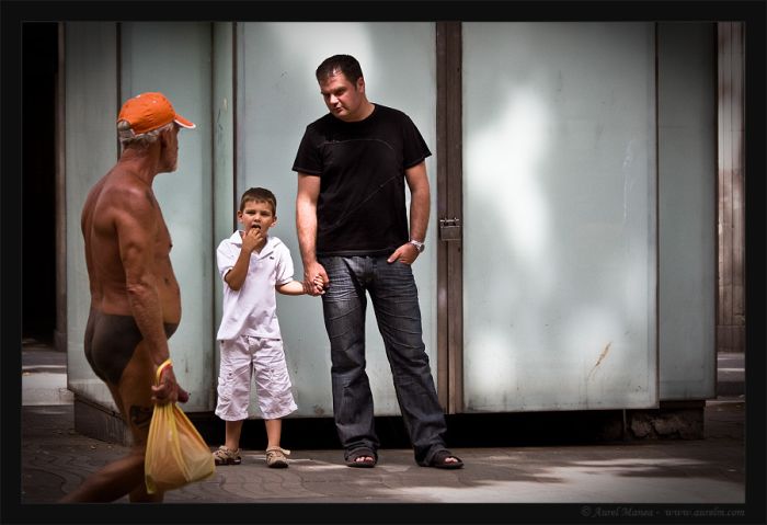 Naked tattooed old man walking around  (20 pics)