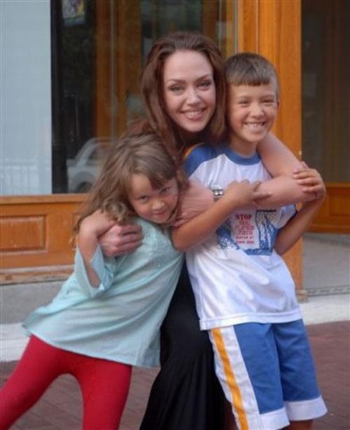 Tiffany Claus - Angelina Jolie look-alike (18 pics)