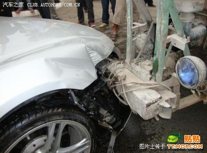 Only in China. Audi R8 vs Tractor (7 pics)